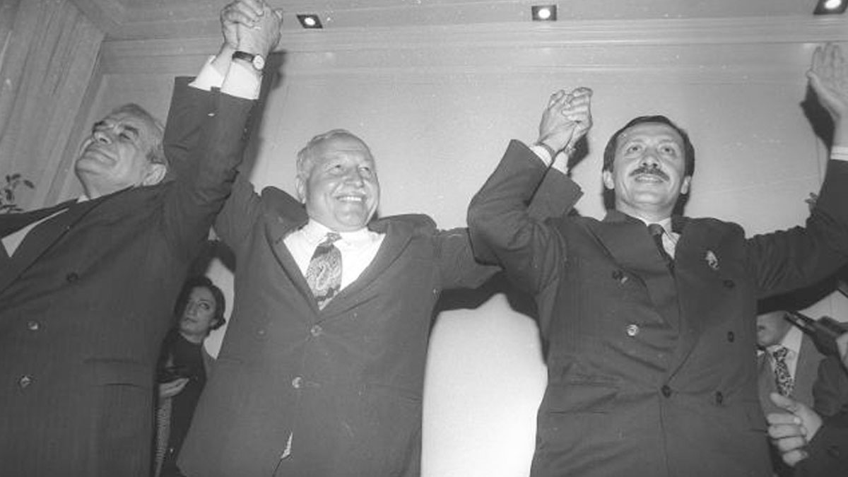 İBB eski Başkanı Nurettin Sözen, 1994 yılında Tayyip Erdoğan'a başkanlığı böyle teslim etmişti!