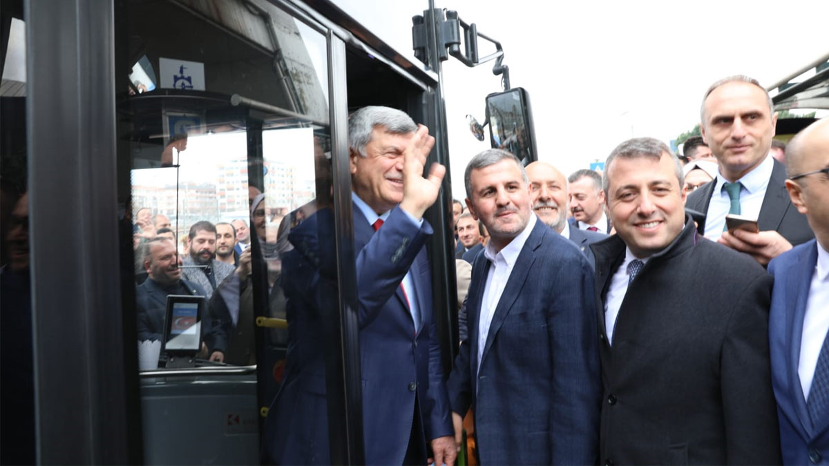 Görevini devreden başkan eve otobüsle döndü!