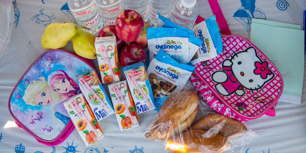 Kuşadası Belediyesinden beslenme çantası desteği