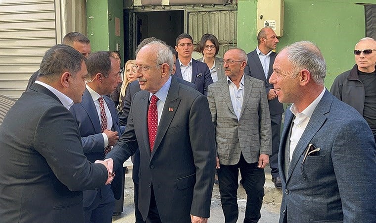 Kemal Kılıçdaroğlu Sinan Ateş'in annesini ziyaret etti