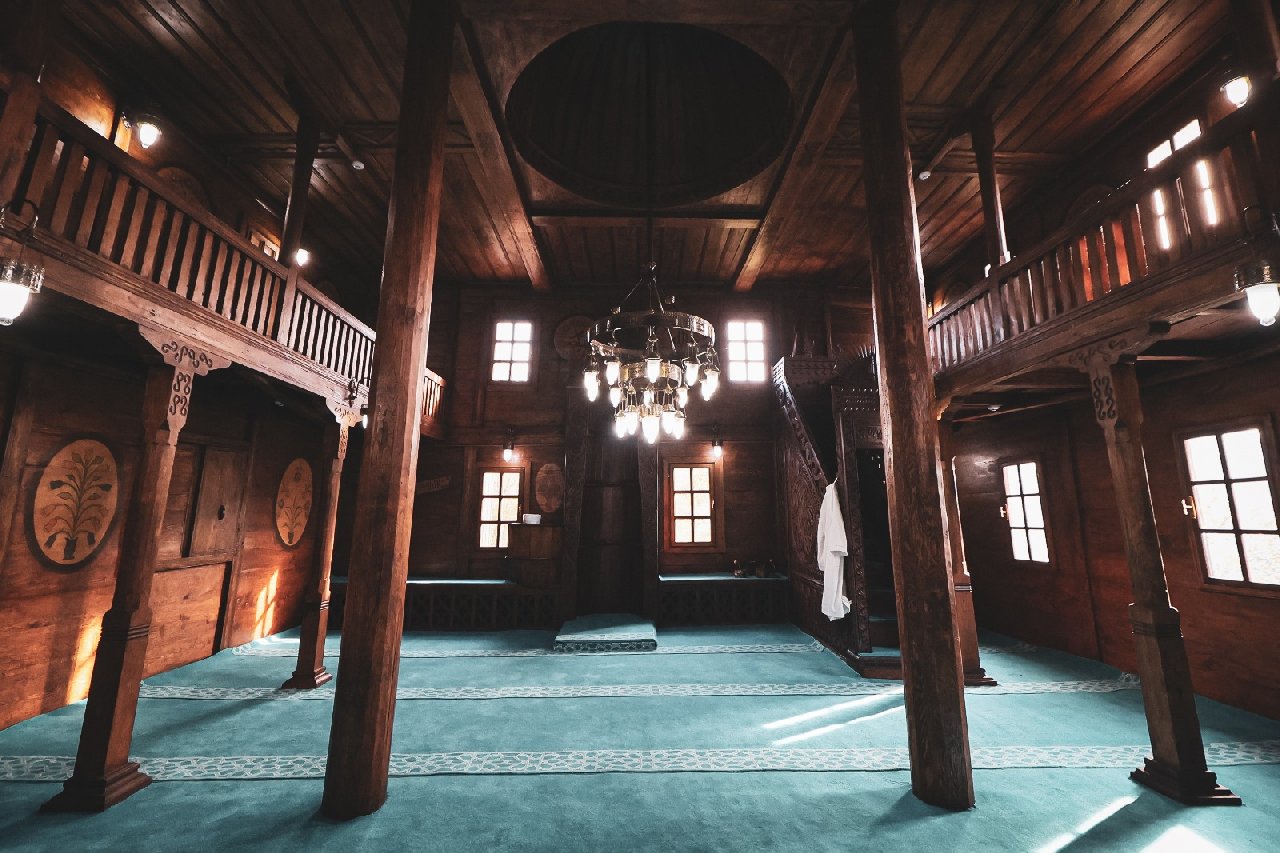 Rize'de tarihi cami restorasyondan sonra yeniden ibadete açıldı