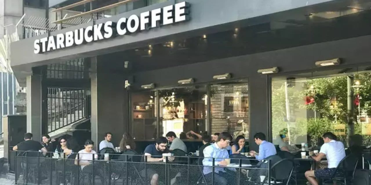 Starbucks'ta panik. Satışlar düşmeye devam ediyor