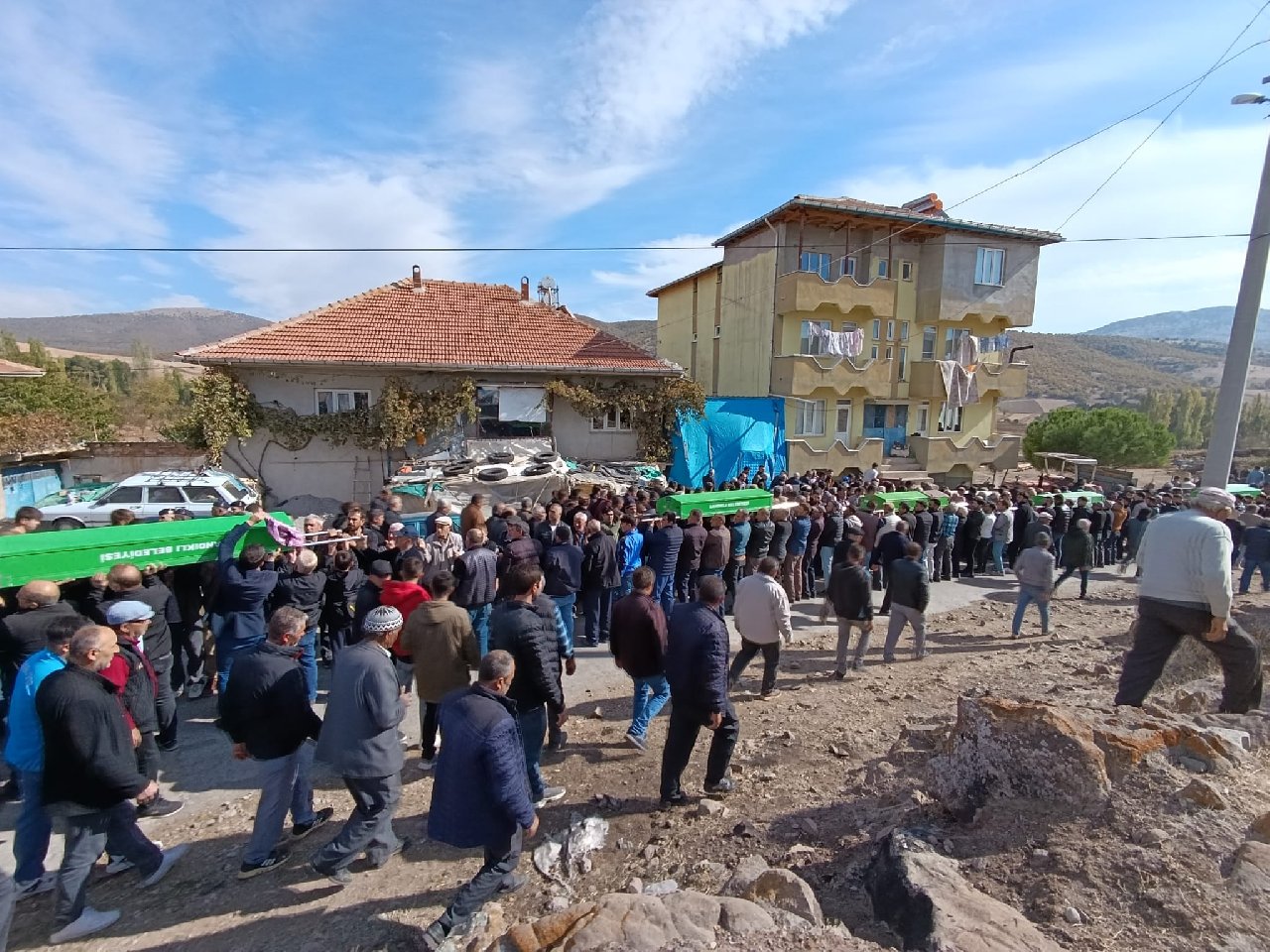 Trafik kazasında yaşamını yitirenlerin sayısı 5'e yükseldi