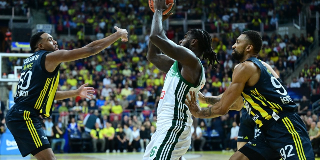 Kıran kırana geçen maçın galibi Ergin Ataman'lı Panathinaikos. Fenerbahçe son nefeste yıkıldı