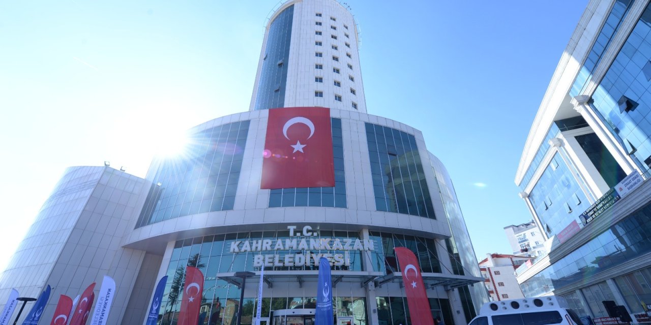 Kahramankazan, bayraklarla donatıldı