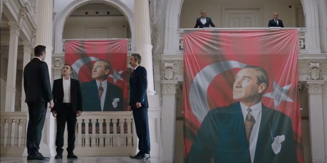 Kızılcık Şerbeti'nde Atatürk'lü bayrak sahnesi gündem oldu