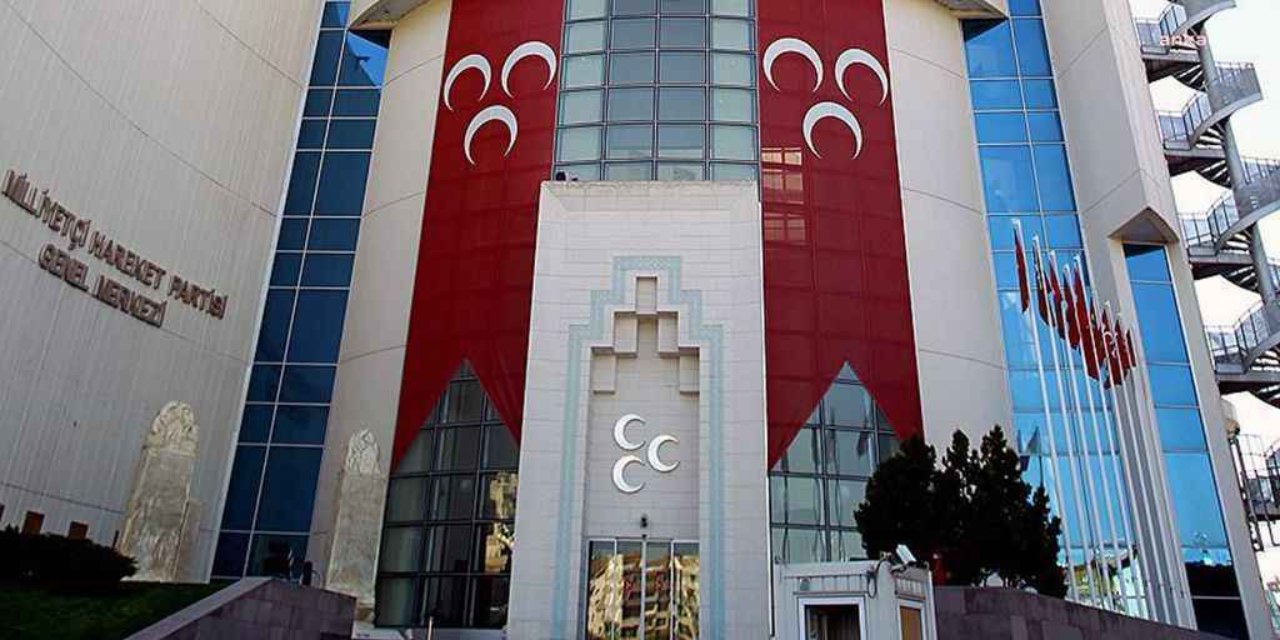 MHP'nin 8 ilçe başkanı istifa etti