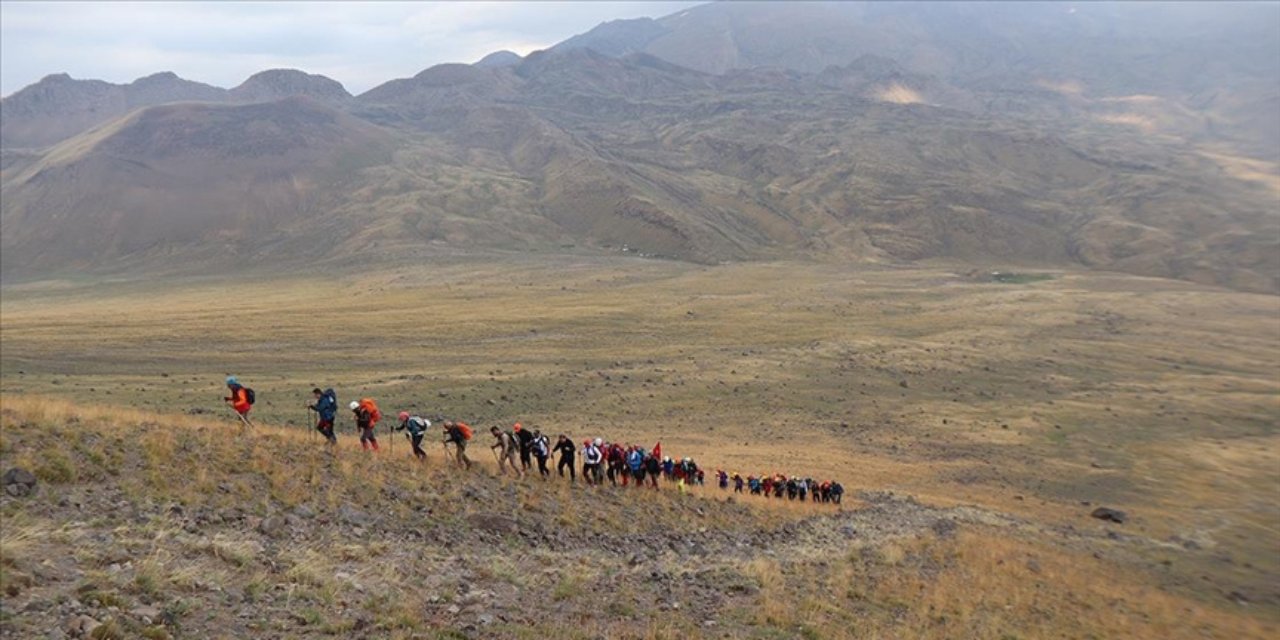 Turizme açılan Küçük Ağrı Dağı dağcıları ağırlıyor