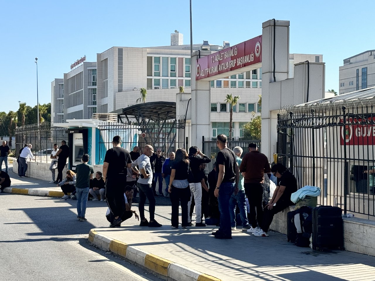 Antalya'da balık tutarken kayalıklardan düşen kişi öldü