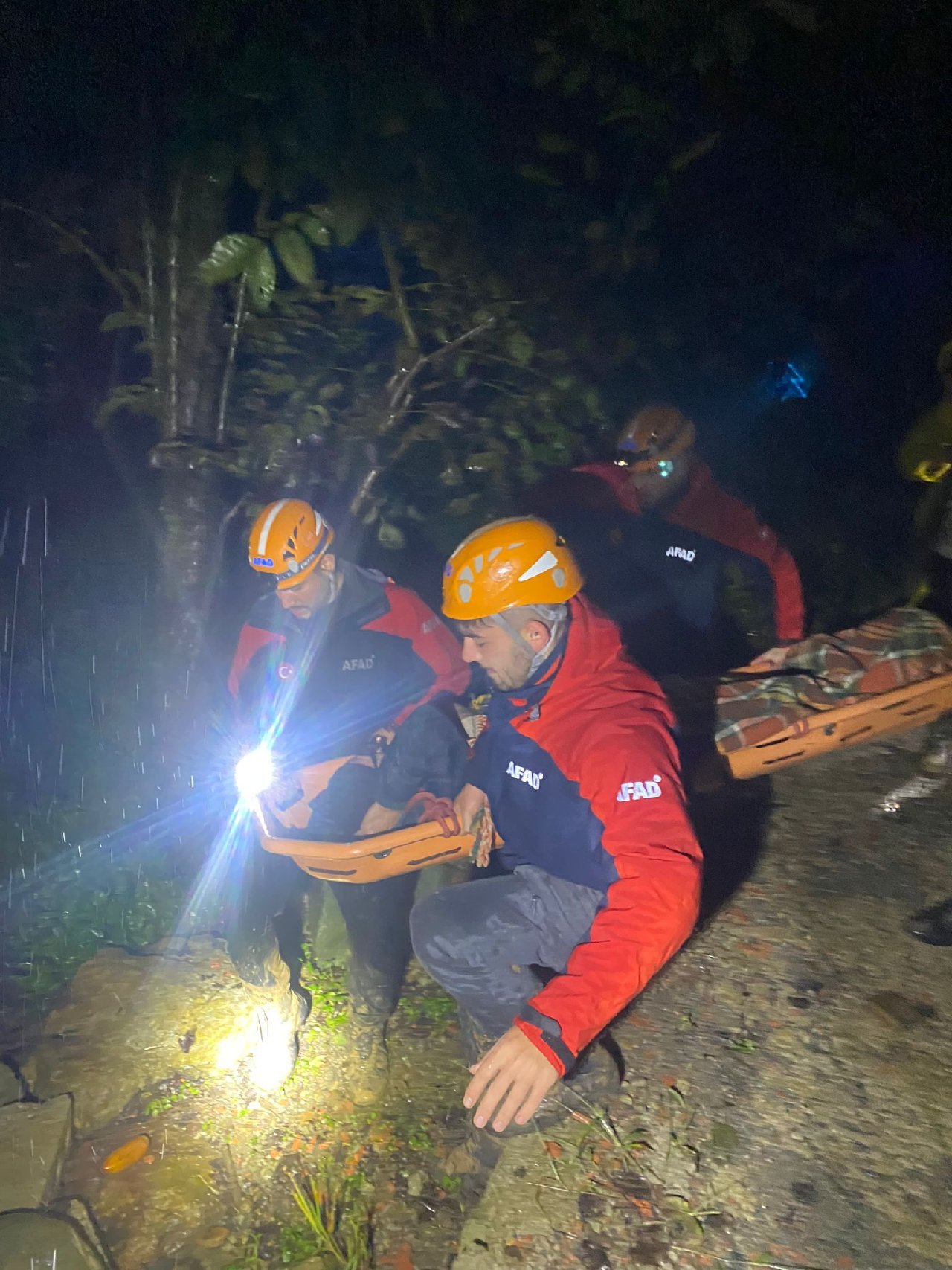 Rize'de sağanak sonrası heyelan riski yaşandı