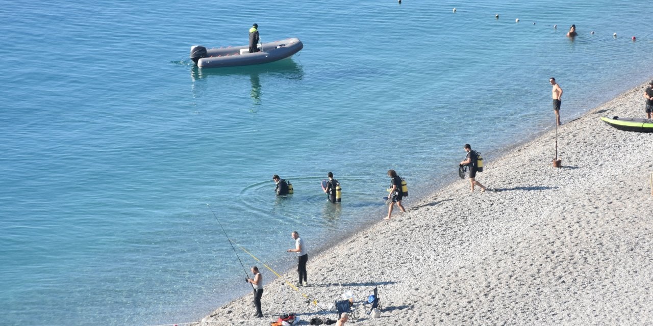 Antalya'da güneşi gören denize girdi