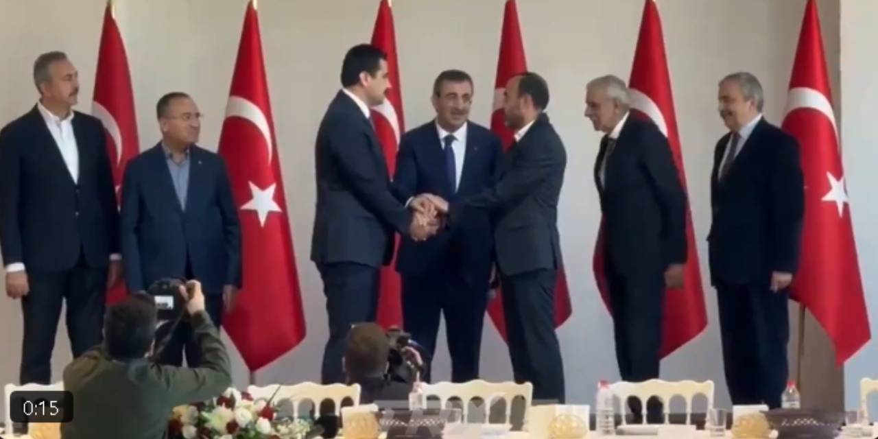 AKP ve DEM Parti'li isimler Şenyaşar ve Yıldız ailelerini barıştırdı