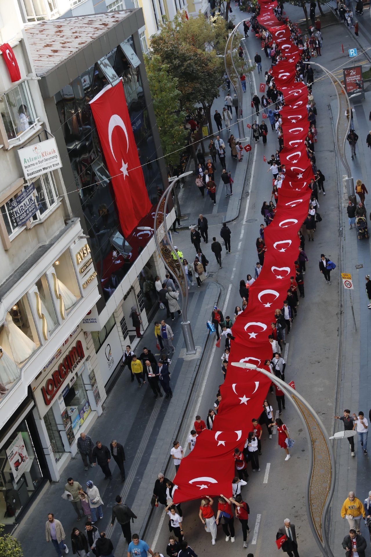 1919 metrelik Türk Bayrağı ile Cumhuriyet için yürüdüler