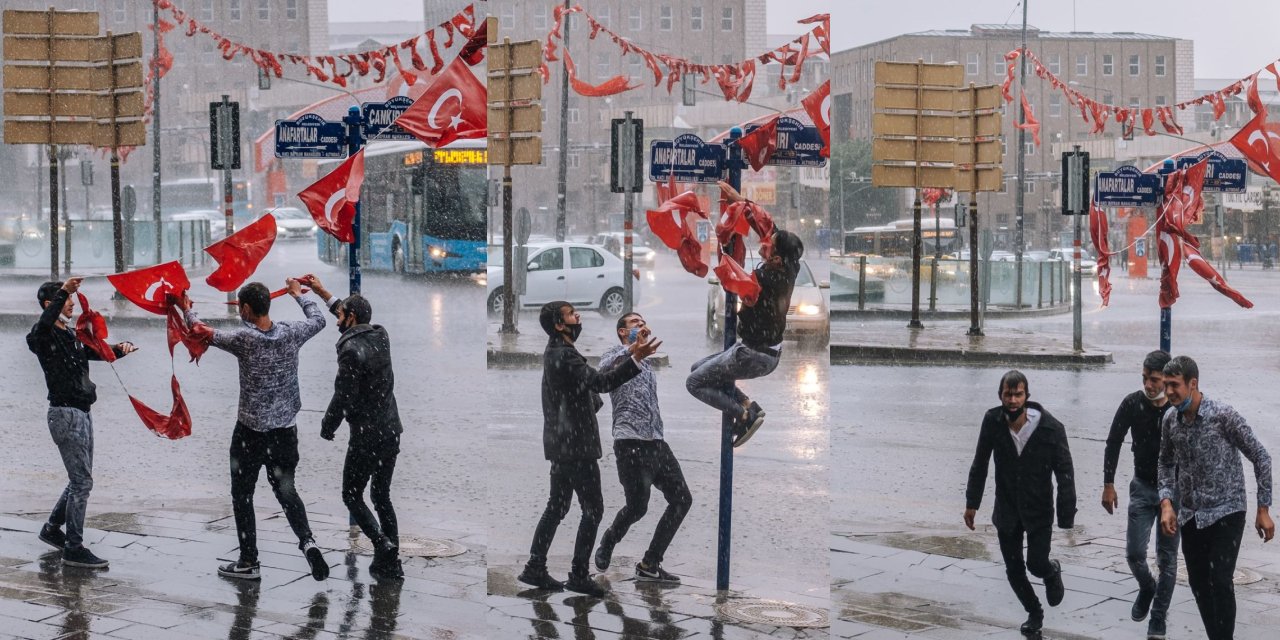 Ankaralı gençlerin Türk bayrağı hassasiyeti! Yağmur çamur dinlemediler