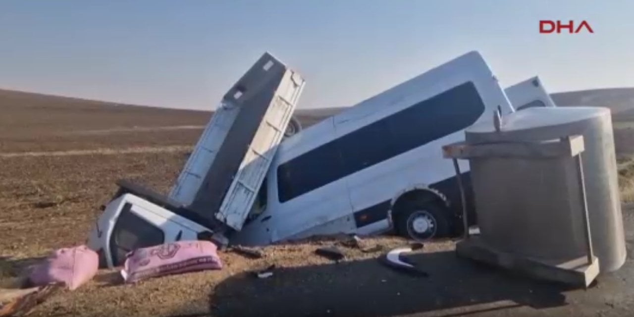 Zincirleme trafik kazasında 15 öğretmen yaralandı