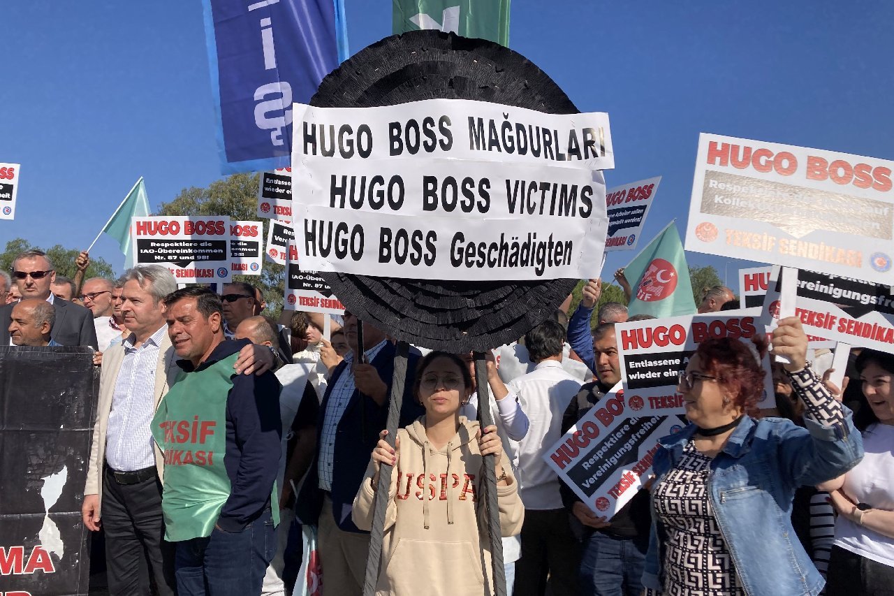 Hugo Boss işçileri Almanya konsolosluğunun kapısına dayandı