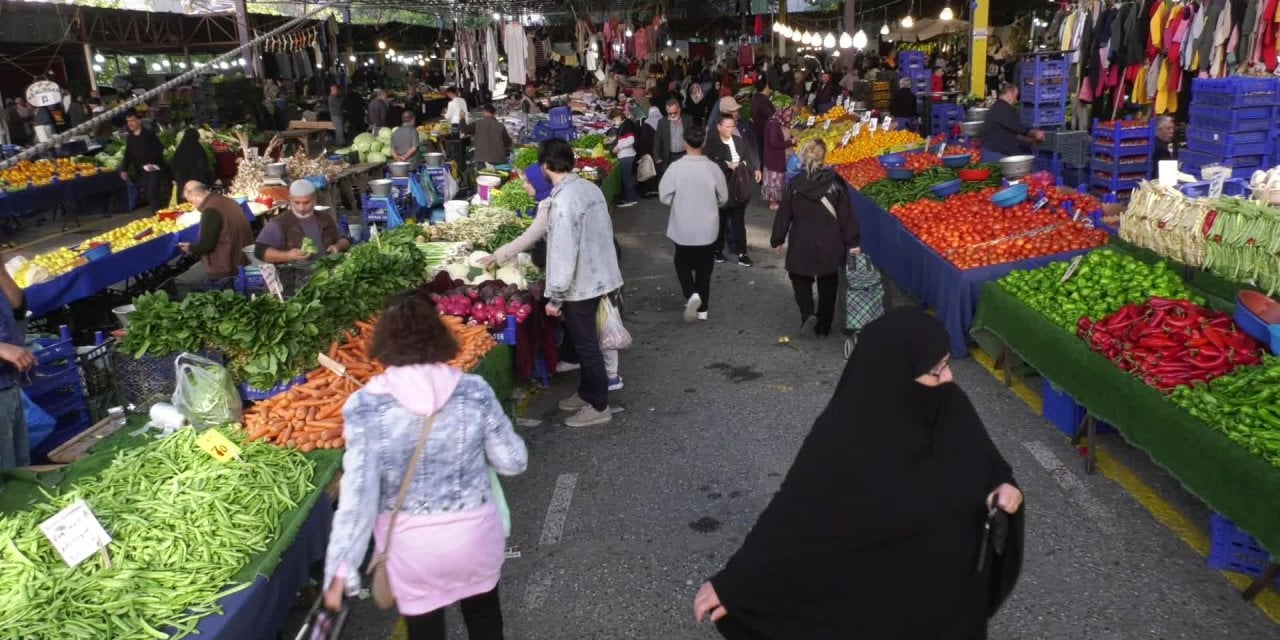 Pazarda vatandaş: Zorunlu gıdaları dahi alamıyoruz