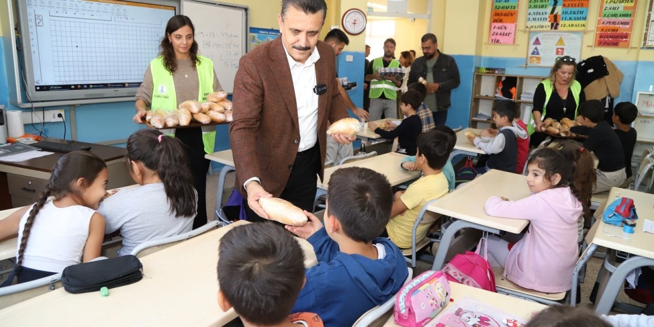 Dikili Belediyesi'nden öğrencilere beslenme desteği