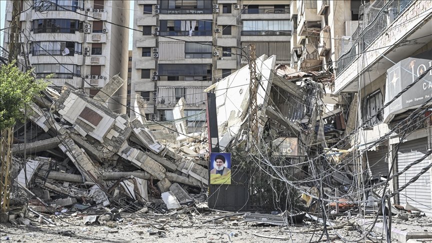 İsrail savaş uçakları Beyrut'un Dahiye bölgesinde bir apartmanı hedef aldı