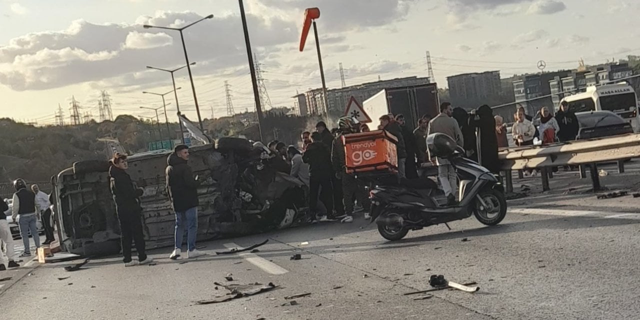 Galatasaray stadı yolunda kaza. 3 araç birbirine girdi