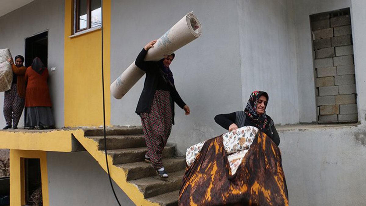 Hakkari'de 15 ev boşaltıldı, 40 aile de sırada