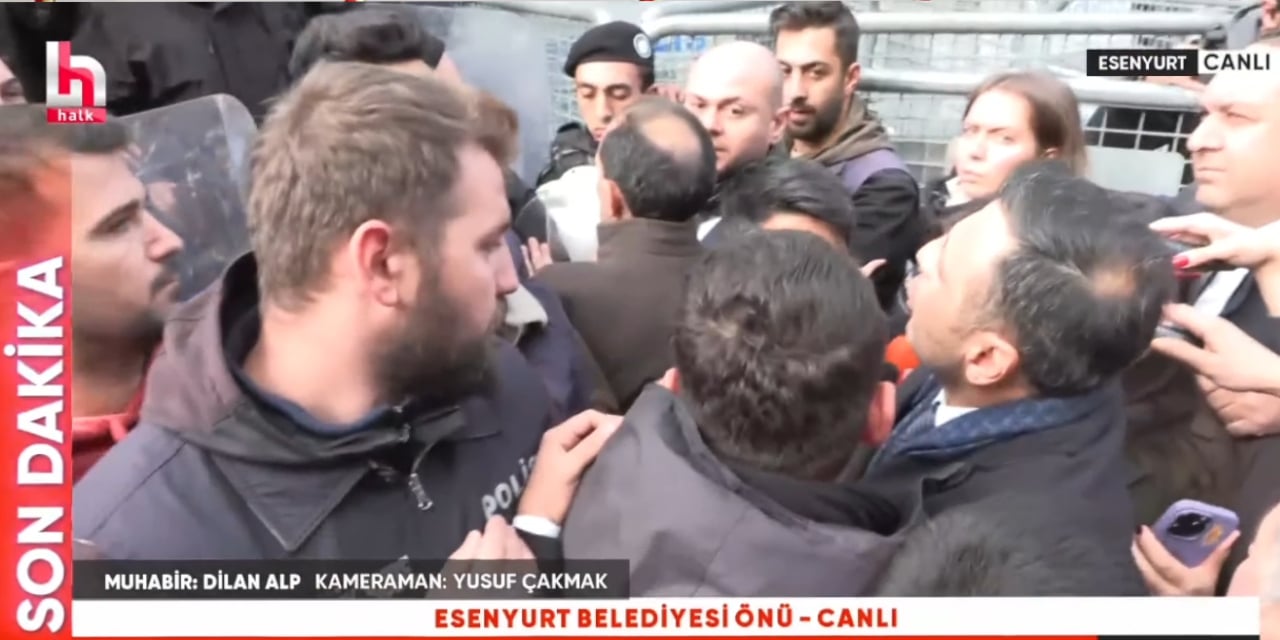 Esenyurt'ta kayyum arbedesi! CHP İl Başkanı ve Meclis üyeleri içeri alınmadı