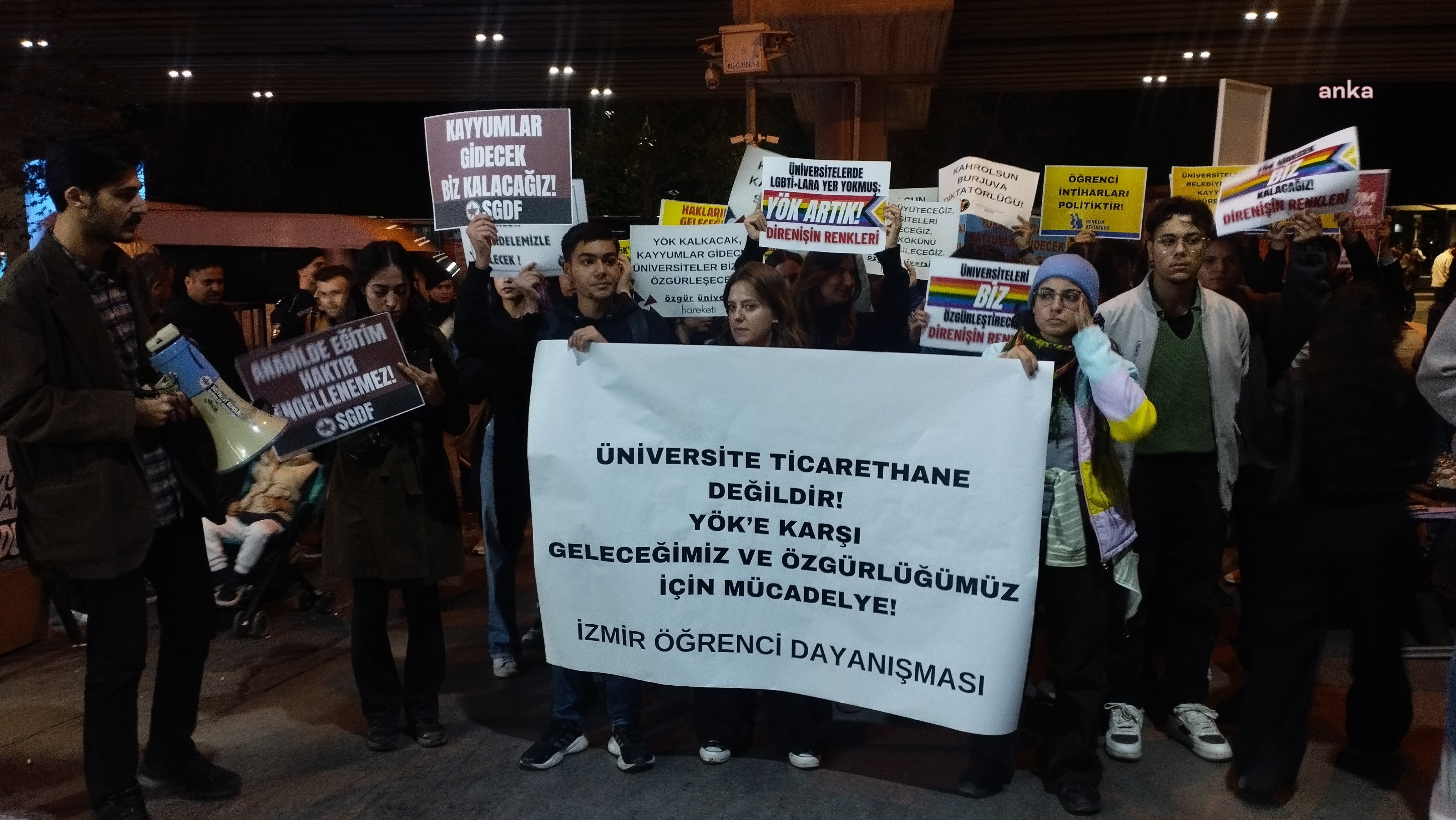 YÖK'ün kuruluş yıldönümünde üniversite öğrencilerinden protesto