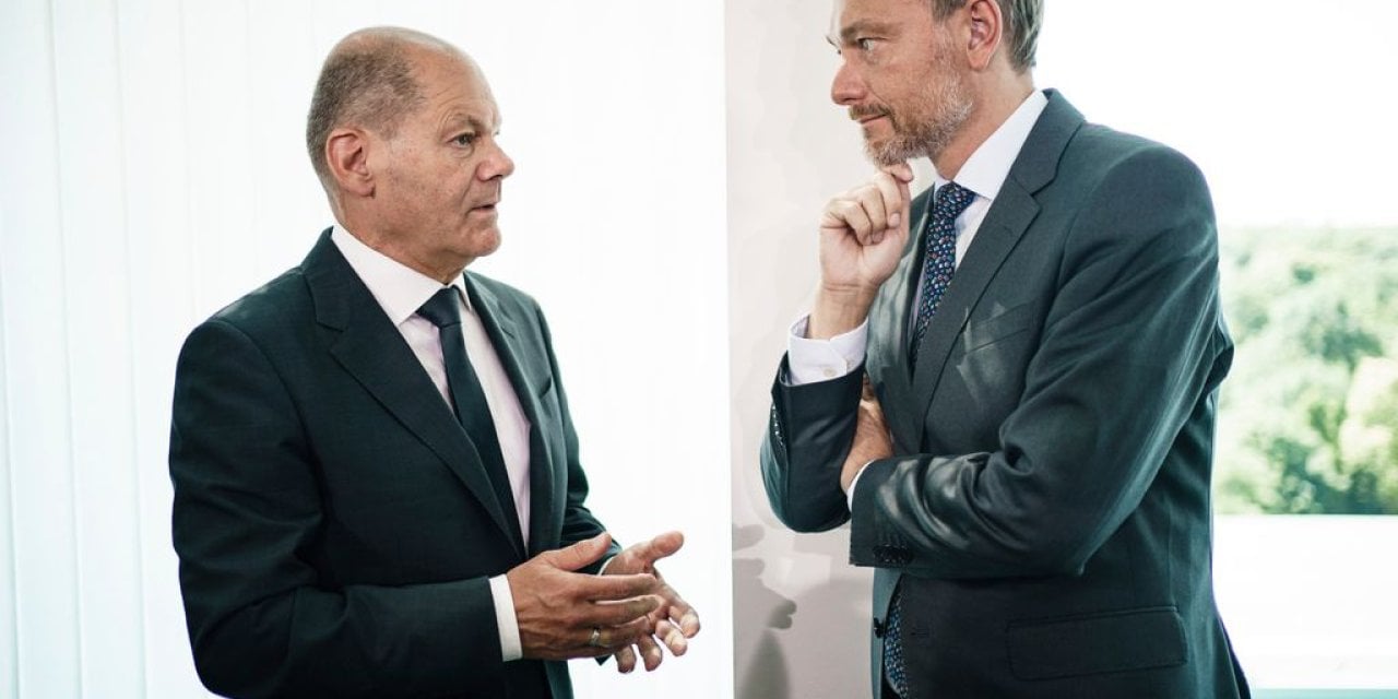 Almanya’da koalisyon hükümeti dağıldı: Scholz azınlık hükümetiyle ne yapacak?