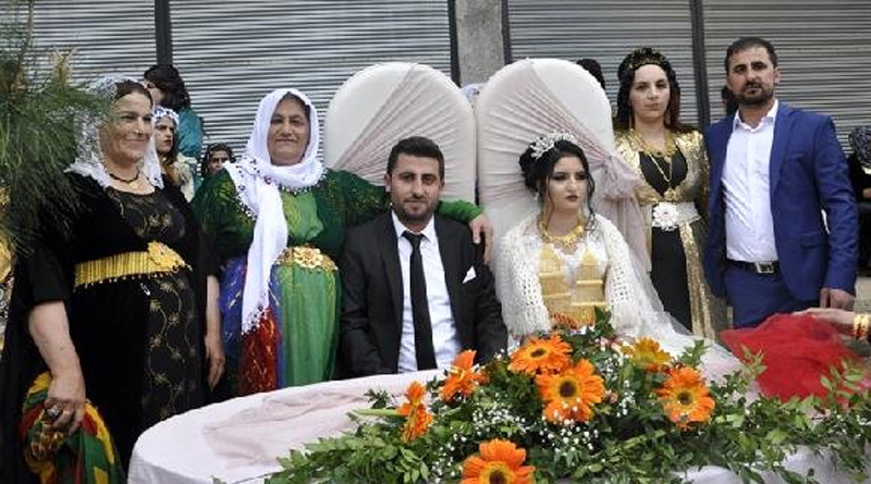 Aşiret düğününde geline 1 kilo altın takıldı