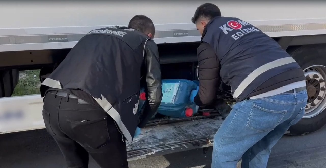 Edirne'de park halindeki TIR'dan 24 kilo kokain ele geçirildi