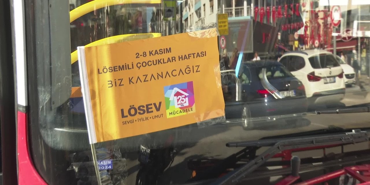 Lösemili çocuklar için renkli otobüs turu