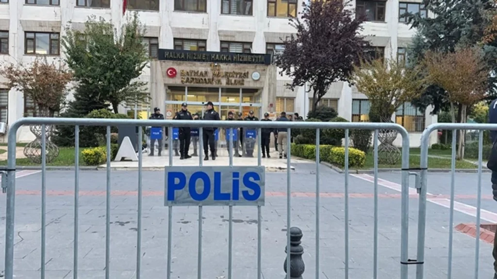 DEM Parti kayyumlara karşı dava açtı