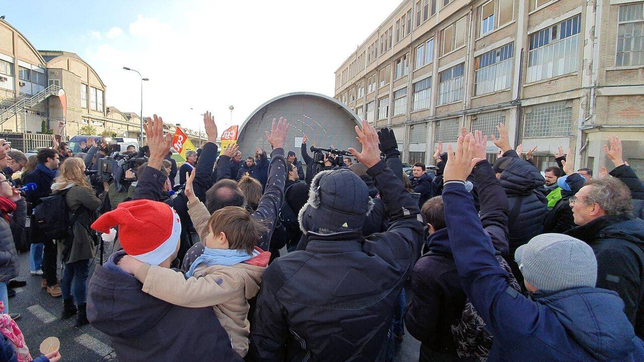 Fransa'da demiryolu çalışanlarından süresiz grev