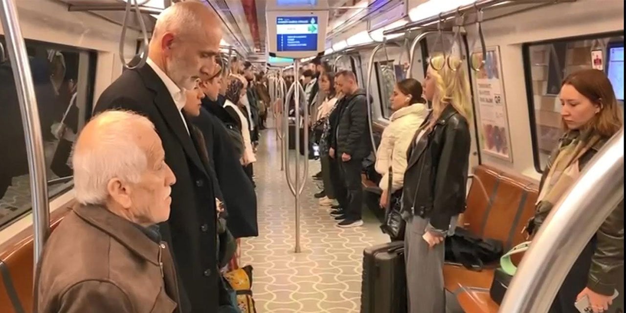 Metro saat 09.05'te durdu. Herkes Ata'ya saygı duruşuna kalktı