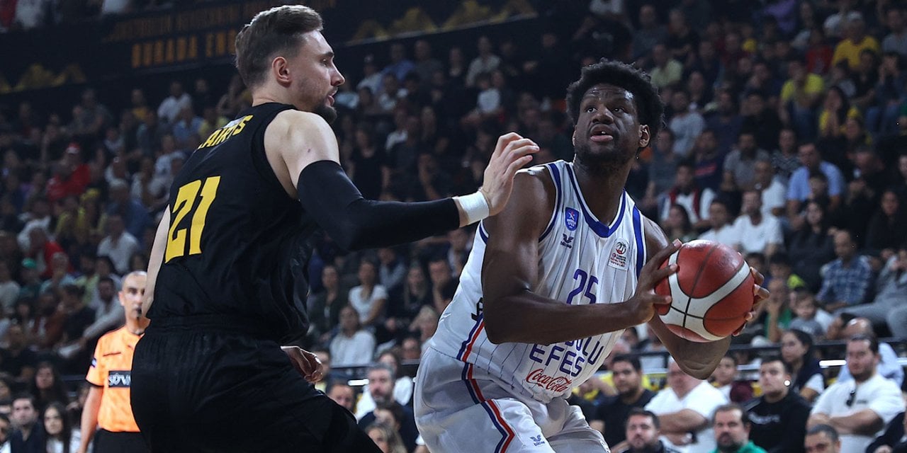 Anadolu Efes Mersin Spor'a fark attı