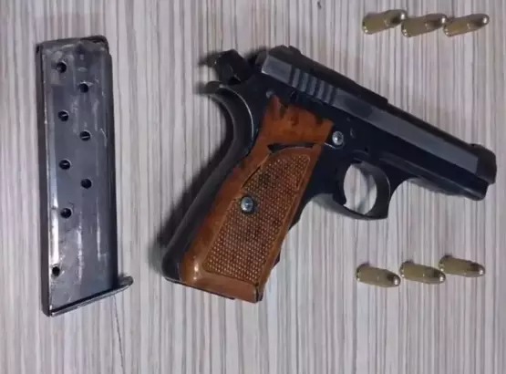 Sokakta tartıştığı husumetlisini tabancayla sırtından vurdu