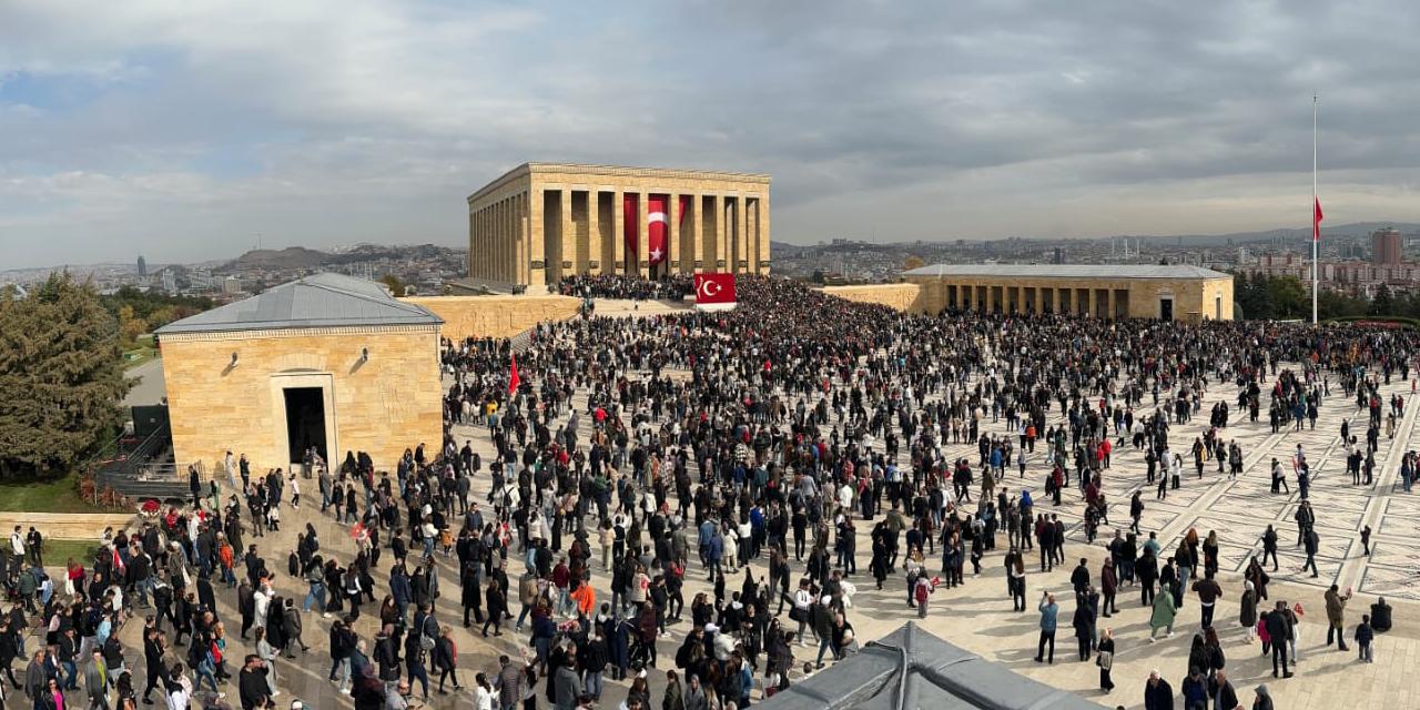 Türk milleti Ata'sının yanında! Anıtkabir'e rekor ziyaretçi sayısı