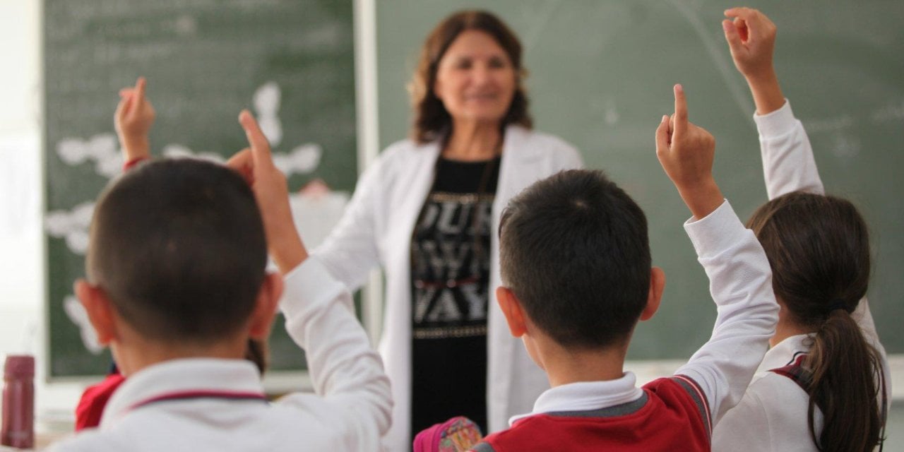 Öğretmenler için yeni karar. Bakan Tekin duyurdu