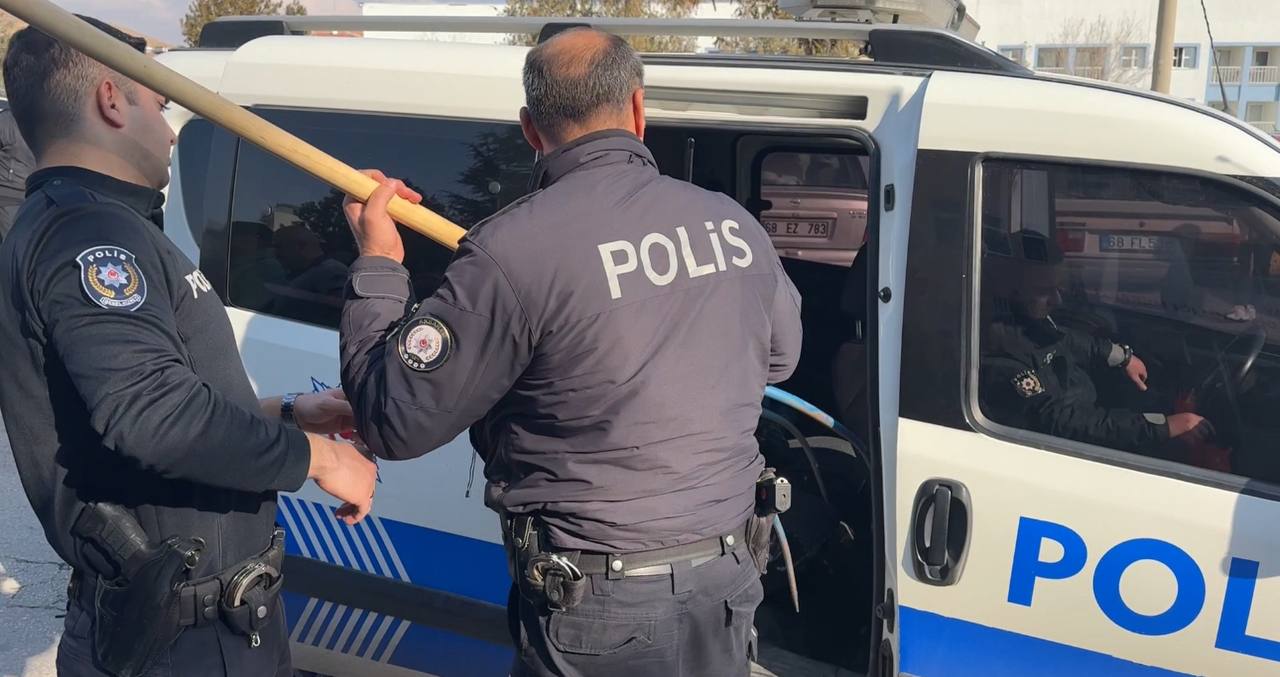 Dirgenle hastaneye saldırdı: Hastane personeli 4 kişiyi yaraladı