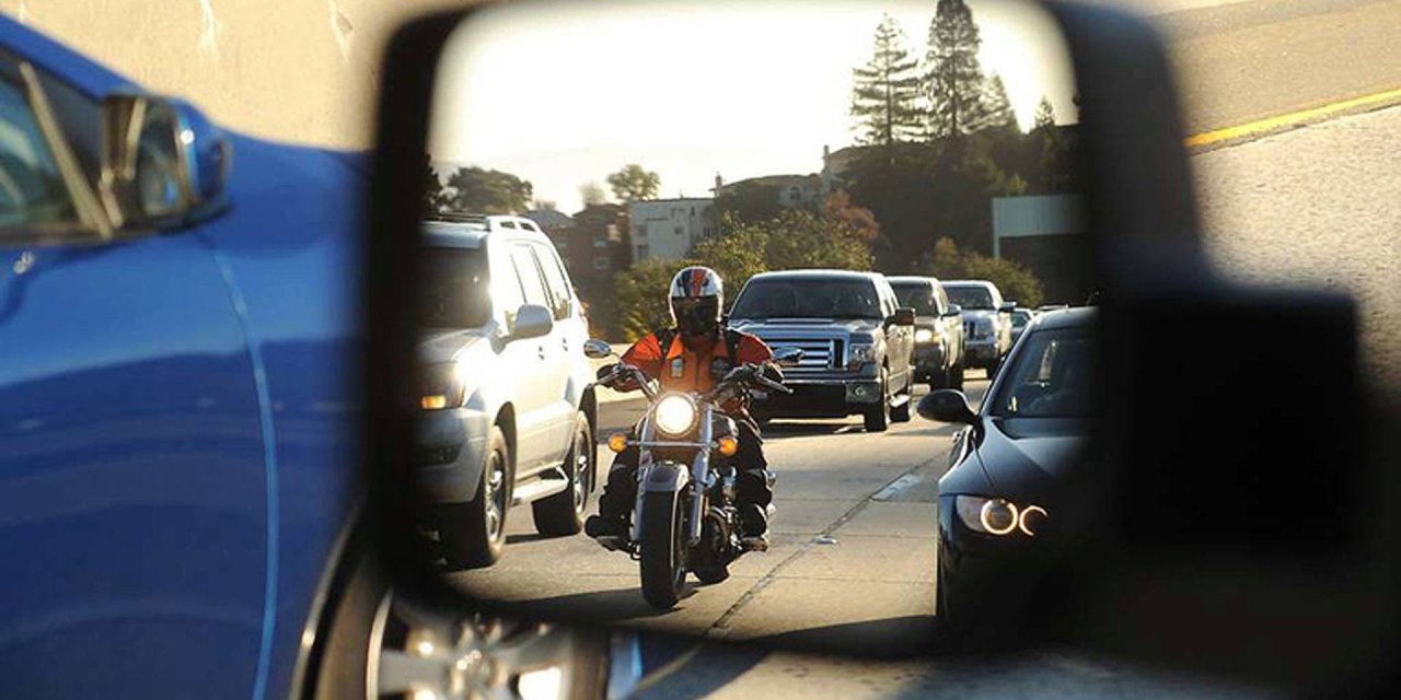 Motorculara yeni kıyafet şartı geliyor. Artık sadece kask takmak yeterli olmayacak