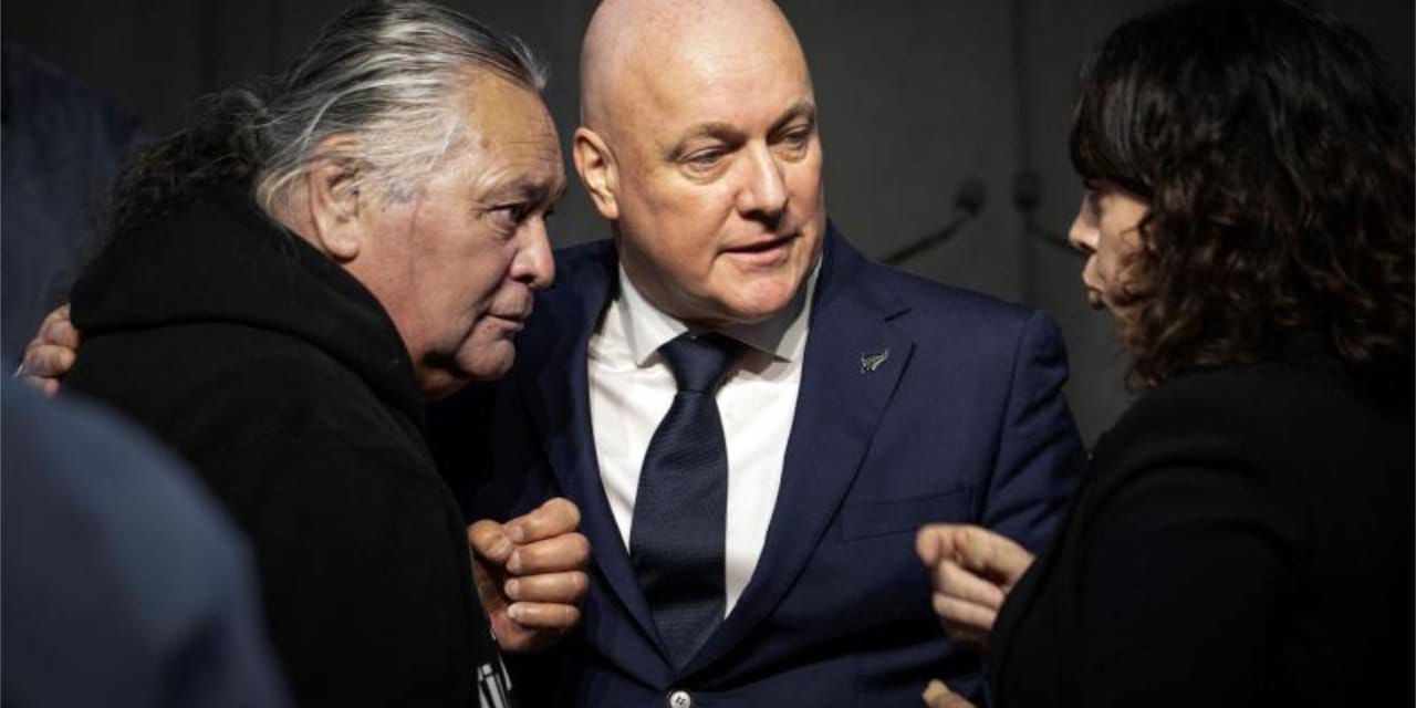 Başbakan özür diledi Parlamento ağladı