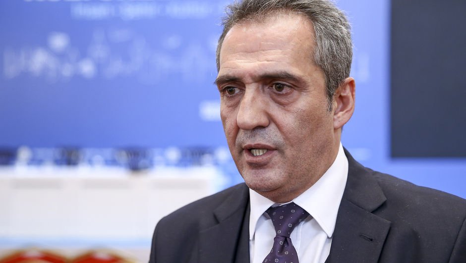 Yavuz Bingöl havalimanında arkadaşını dövdü!