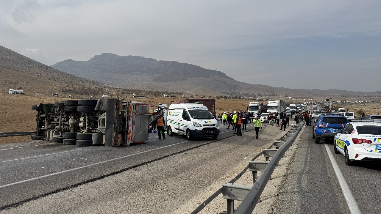 Konya'da süt tankeriyle kamyonun çarpıştığı kazada 2 kişi yaşamını yitirdi