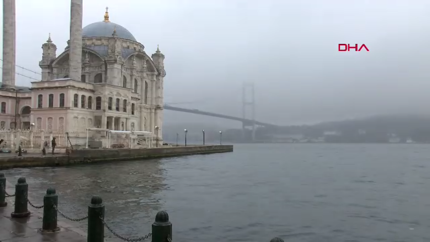 İstanbul Boğazı'nda sis etkili oluyor