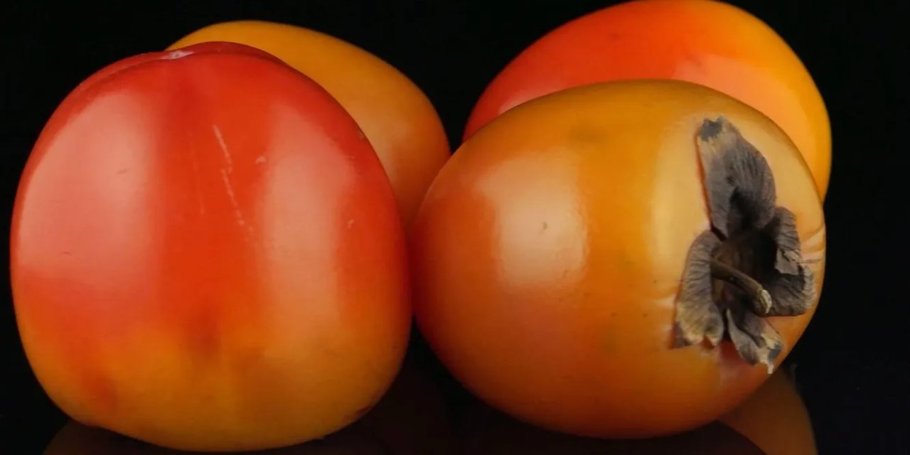 Trabzon hurmasını yemeden önce birkaç saat dondurucuya koyun. Niye mi?