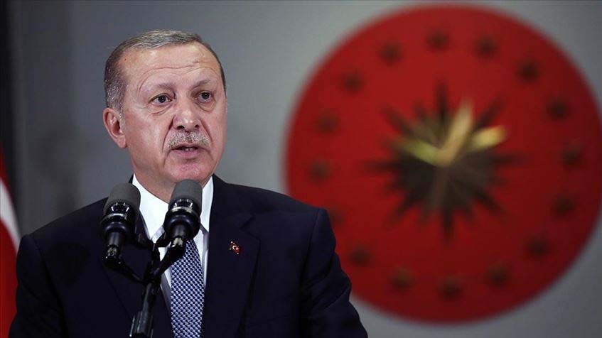 Yandaş medyada kavga alevleniyor: Alnına dahi 'Reis' yazısını asmaya çalışan gazeteciler...