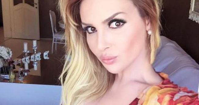 Selin Ciğerci'den milyonluk poz!