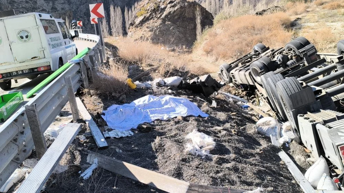 Erzurum'da feci kaza: tır sürücüsü hayatını kaybetti