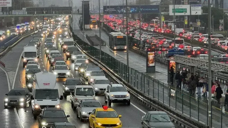 İstanbul'da trafik yoğunluğu yüzde 70'e ulaştı