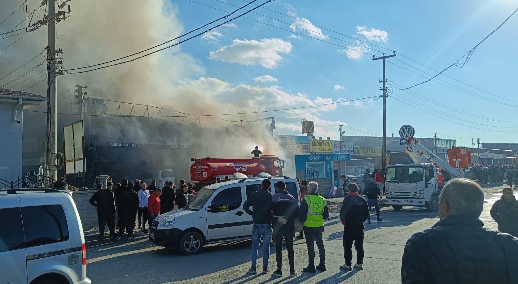 Niğde'de oto tamirhanesindeki yangın söndürüldü